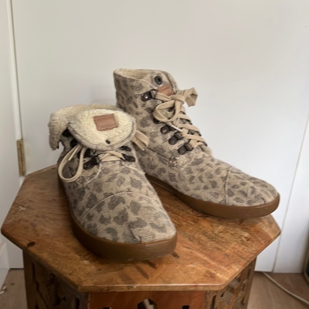 Tom’s | Cheetah High Tops with faux fur